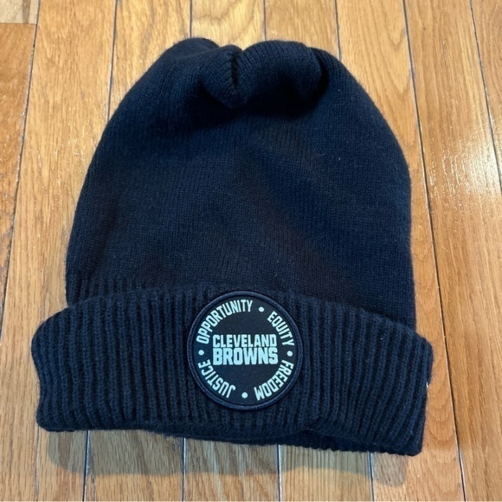 New Era Cleveland Browns NFL Winter Inspire Change Cuffed Hat Beanie Adult OSFM